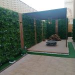 تركيب عشب جداري صناعي